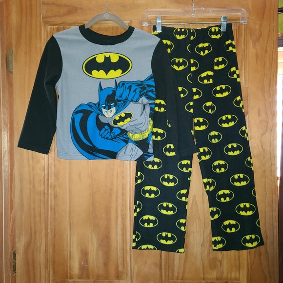 5/$30 Boys DC Comics Batman Fleece Pajama Top and Matching Pants - Picture 1 of 5